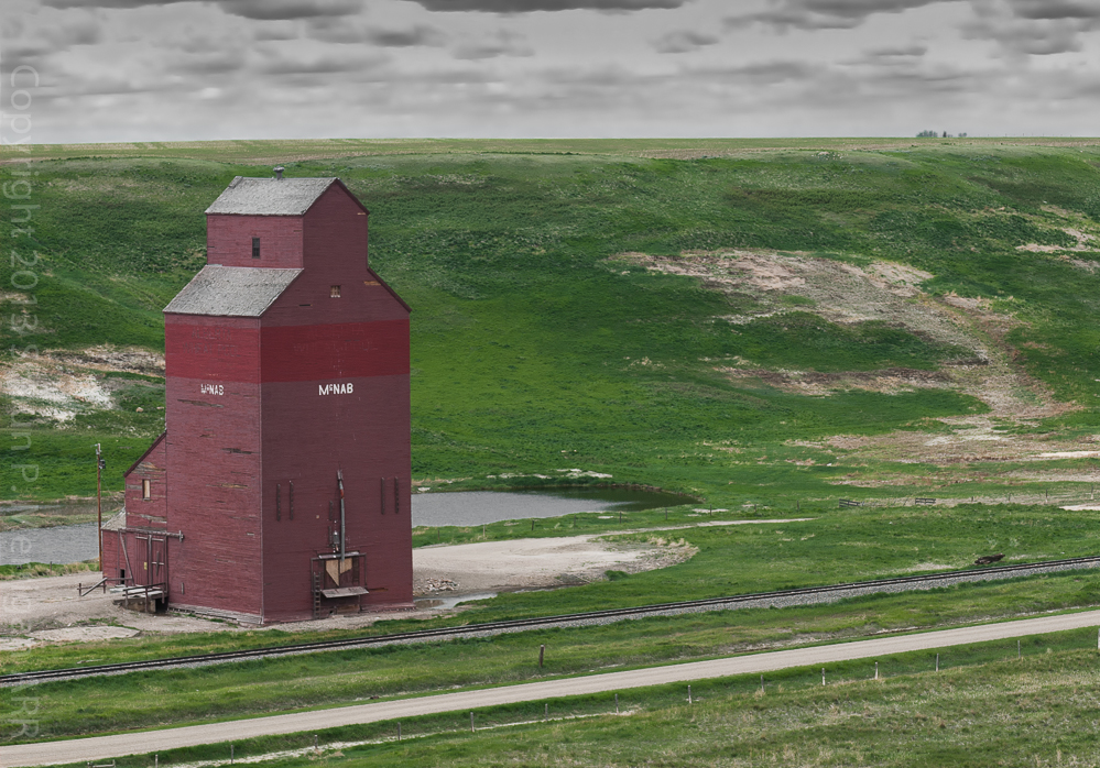 Wooden Elevator at McNab, Alberta (now demolished).  Canadian Pacific Railway Coutts Subdivision.