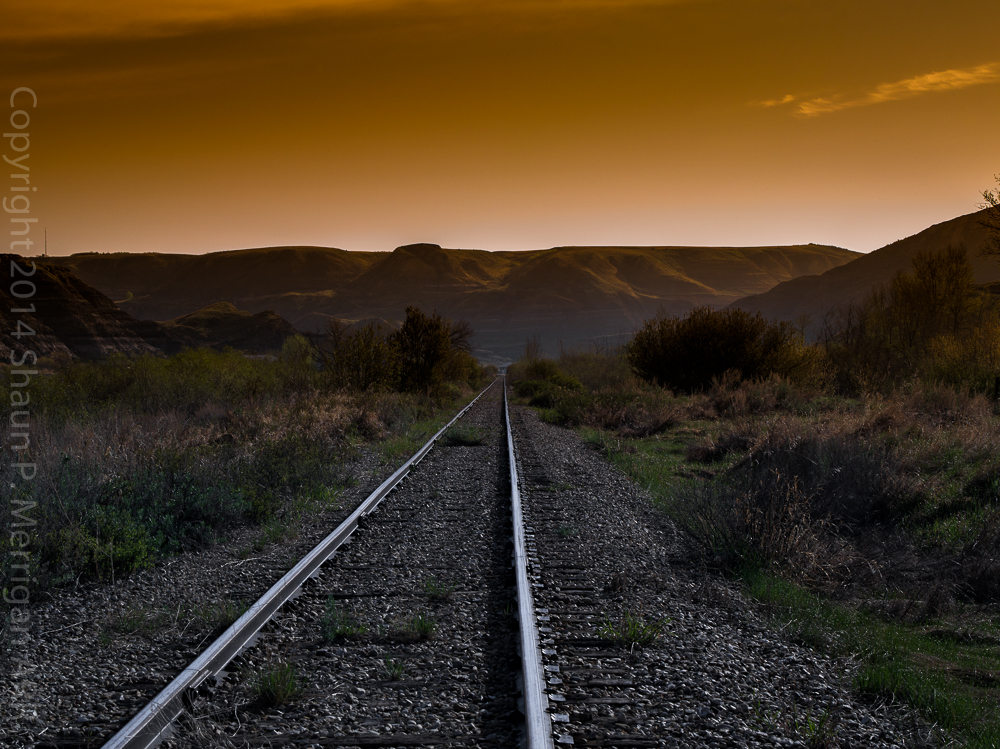 Sunset-on-Waynes-rails_