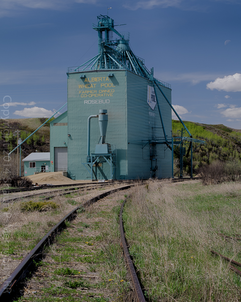 Wooden-Grain-Elevator-at-Rosebud-Alberta_14439581614_o